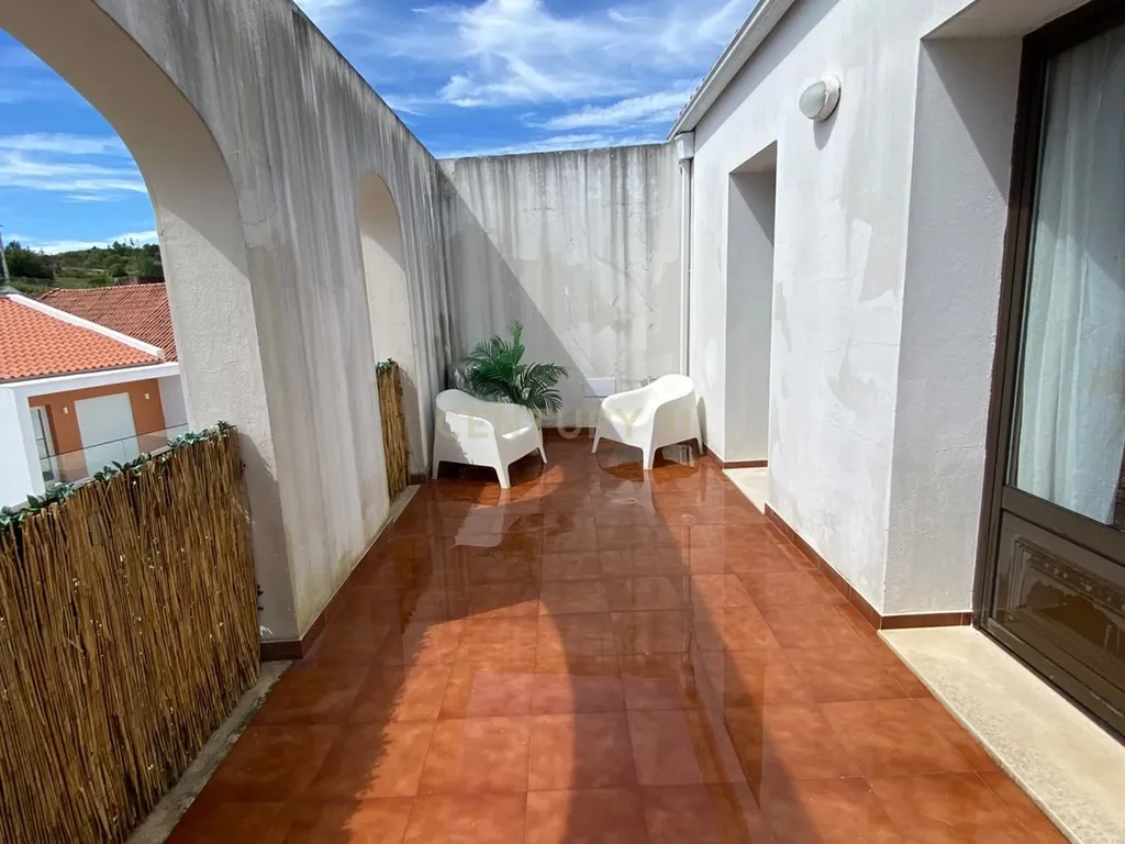 T1 . 80M2 COM TERRAÇO DE 19M2 e 1 LUGAR DE ESTACIONAMENTO - MERCEANA . A 15 MIN DE TORRES VEDRAS E ALENQUER - Image 9