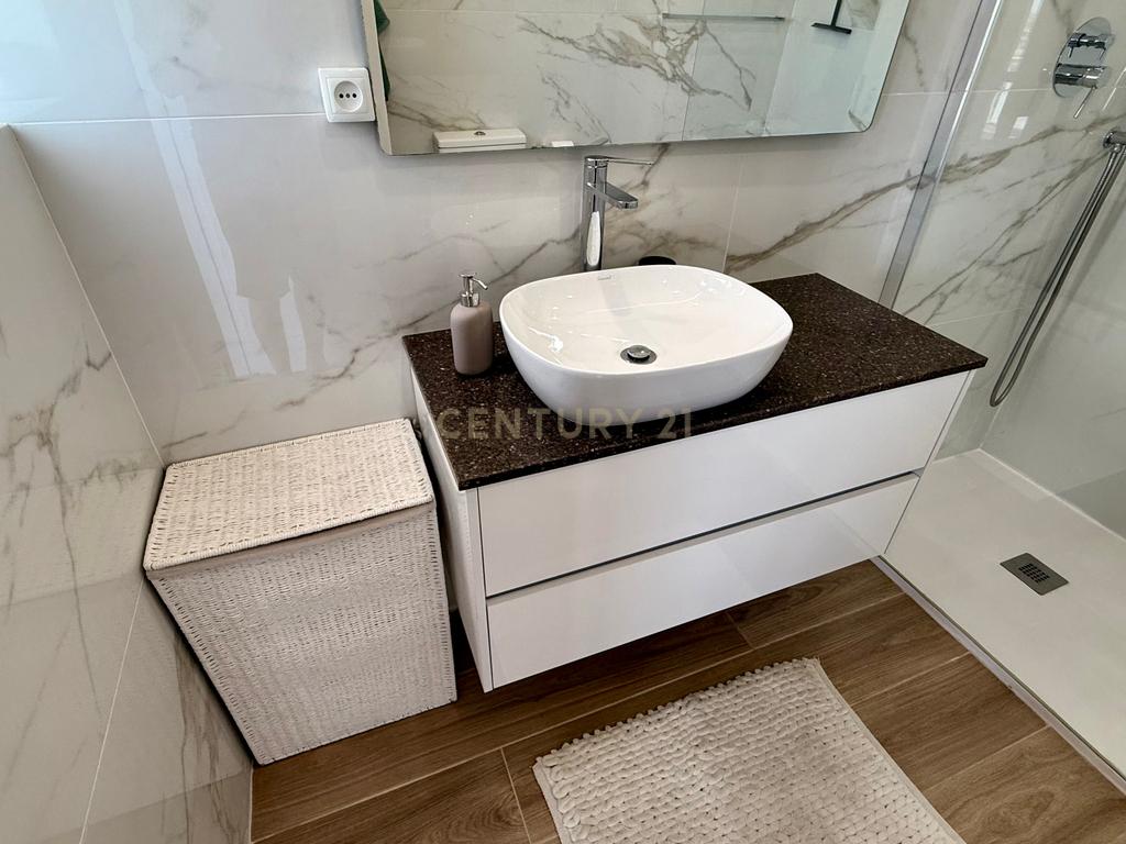 Apartamento T2 renovado em Armação de Pêra a 500 metros da praia. - Image 20