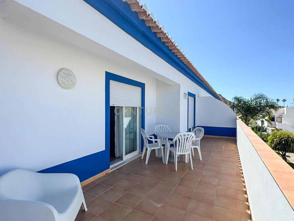 Apartamento T1 a 150m da Praia da Luz – Oportunidade Única! - Image 1