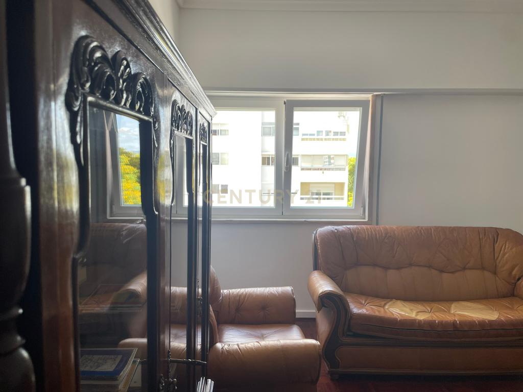 Arrenda-se Apartamento T4 na Portela — Conforto, Tranquilidade e Localização Privilegiada - Image 4