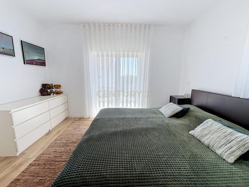 Moradia isolada com amplo terreno de 1.350 m², junto a Alcobaça - Image 55