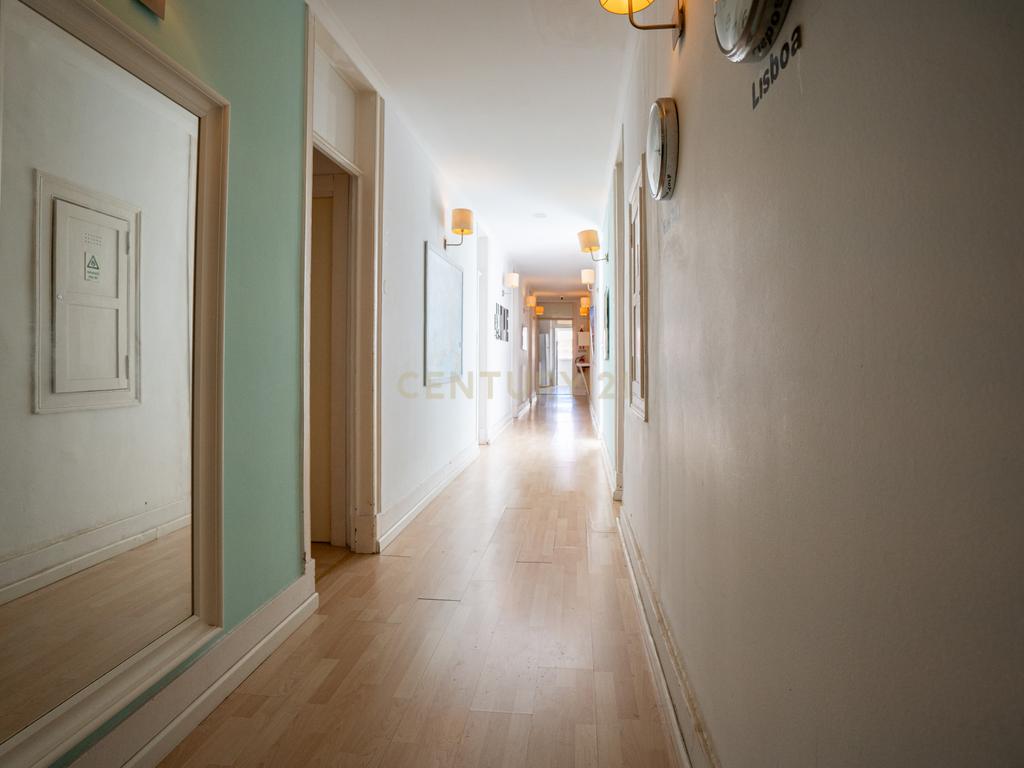 Apartamento Único com Vista sobre o Campo Pequeno – Lisboa - Image 7