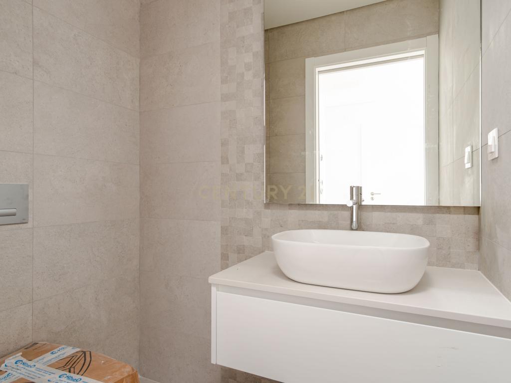 Exclusiva Penthouse T4 inserida num Empreendimento em Almada - Image 10