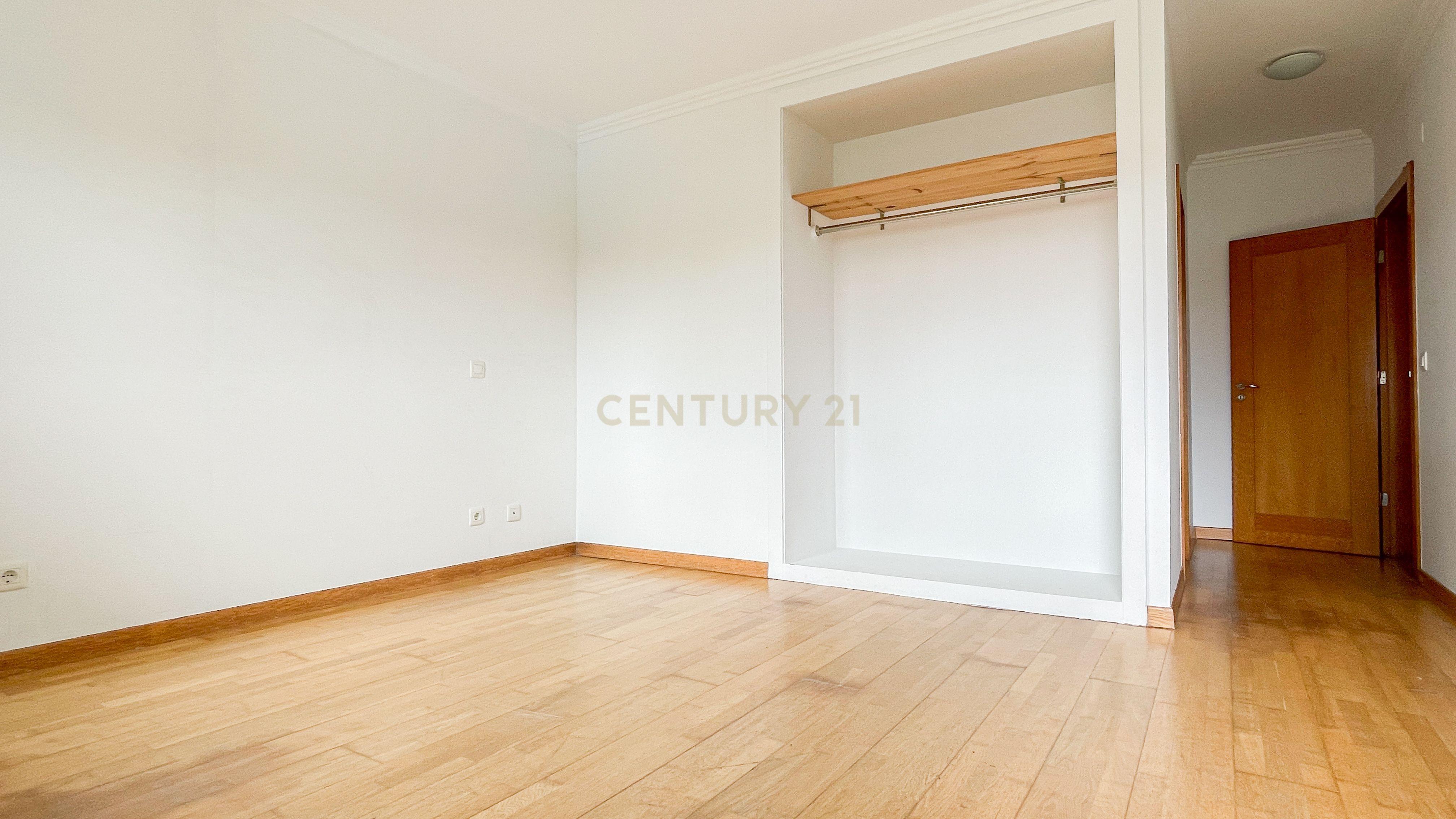 Apartamento T4 Duplex Quinta da Beloura - Image 19