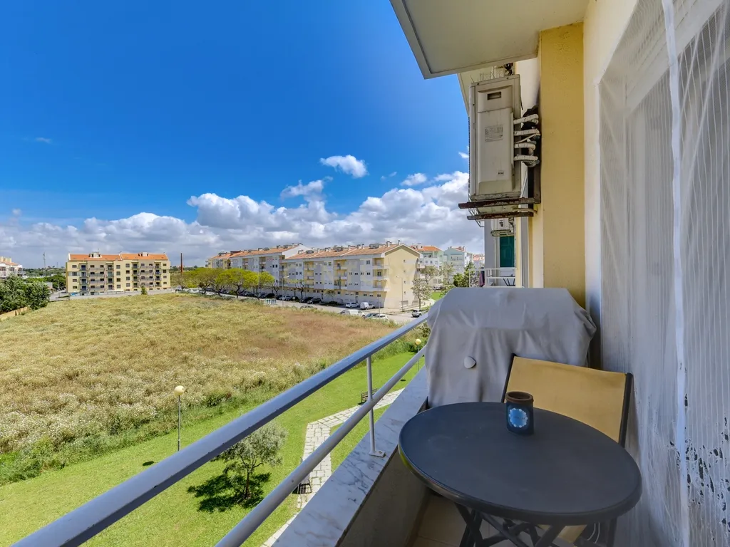 Apartamento T3 no Montijo com garagem, arrecadação e varandas - Image 9