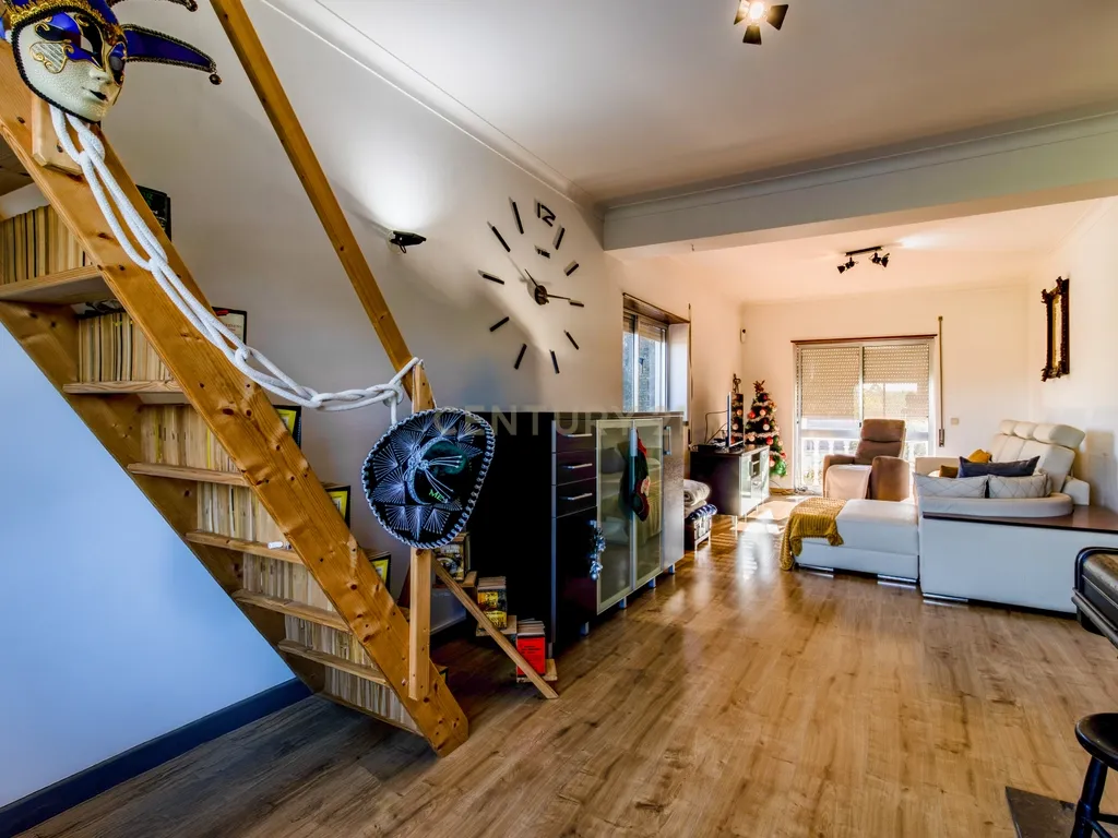 Moradia multifamiliar com rendimento imediato | 2.000 m² de terreno | A apenas 4,5 km de Fátima - Image 26