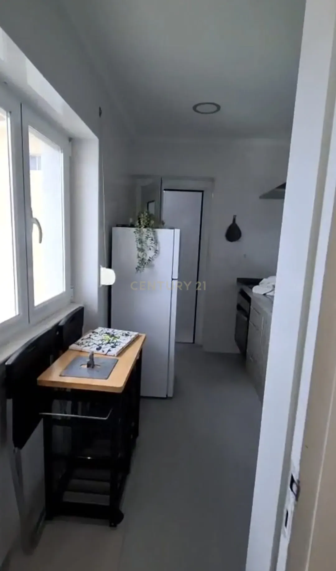 Apartamento em andar de moradia T2 (R/C) - Caeiros Mafra - Image 3