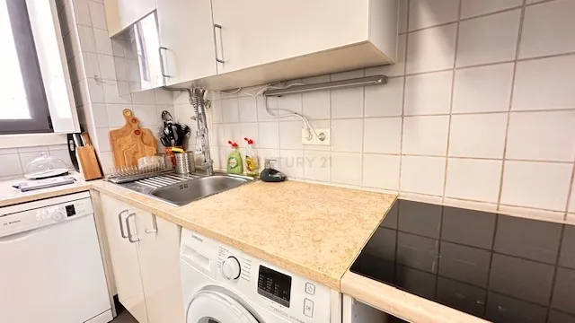 Venda de apartamento T1 no coração de Lisboa - Image 13