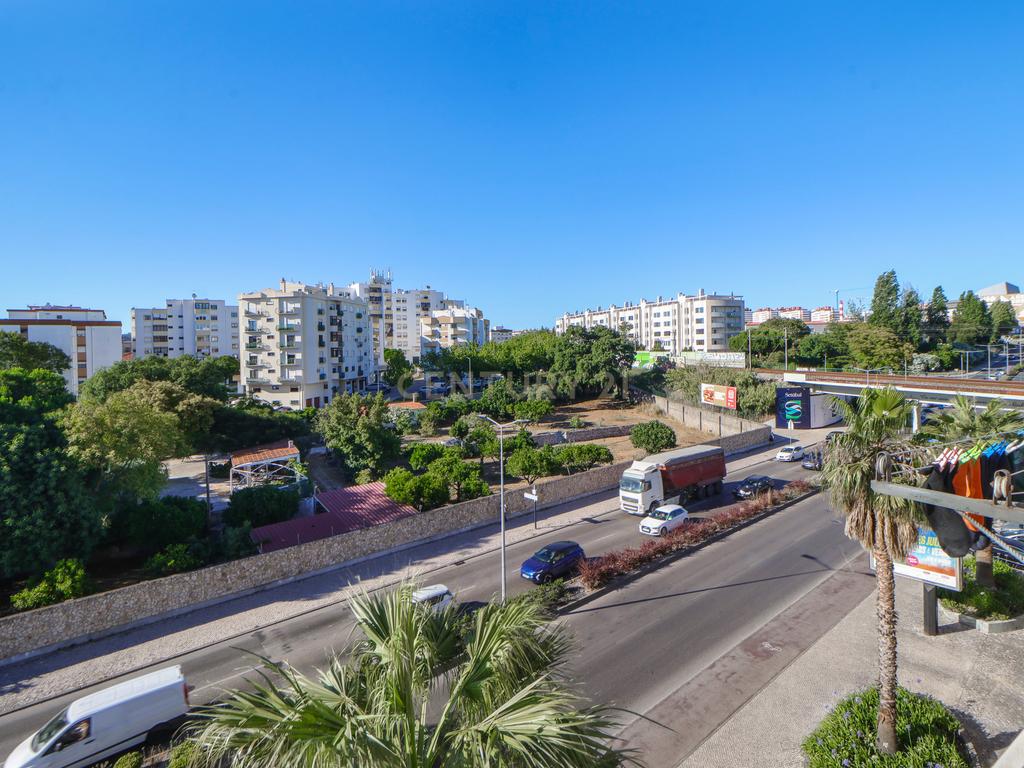 Apartamento T2 em zona central inserido em prédio com 2 elevadores | Praceta da Meia Laranja, Setúbal - Image 24