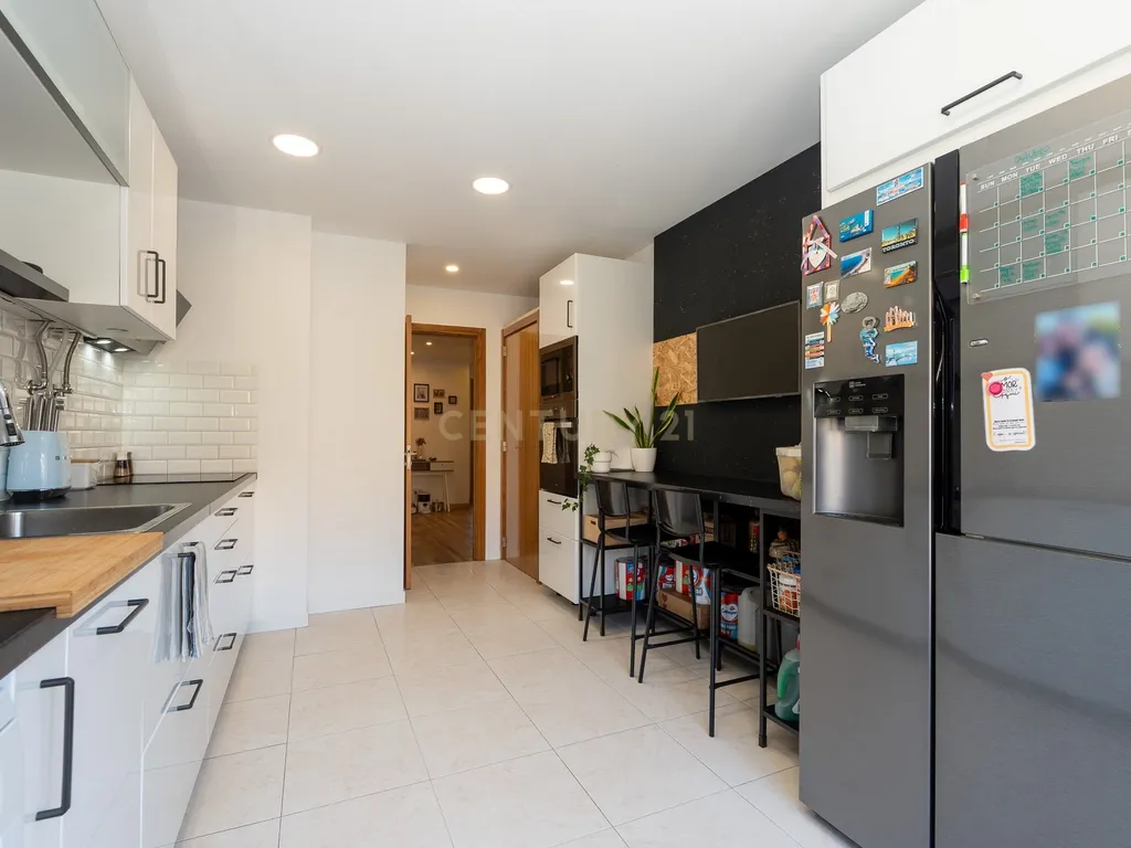 ** ESPECTACULAR APARTAMENTO T2 REMODELADO, NA URBANIZAÇÃO DA ANTA ** - Image 17