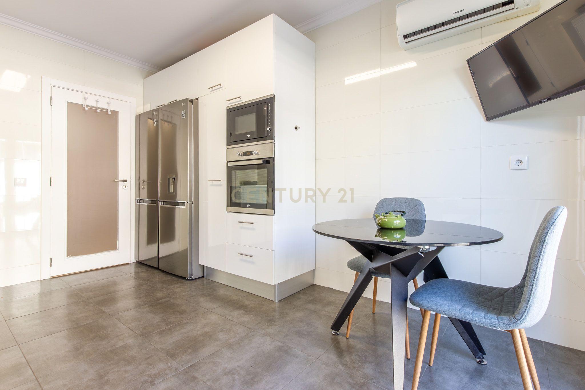 Fotografia 8 de Apartamento T2 Renovado em Azeitão com lugar de parqueamento