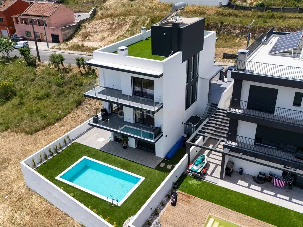 🌅 Moradia Nova com Vista Tejo, Piscina e Terraço Panorâmico a Poucos Minutos de Lisboa - Image 3