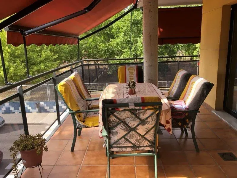 Apartamento de 3 quartos em Valência com comodidades de luxo - Image 5
