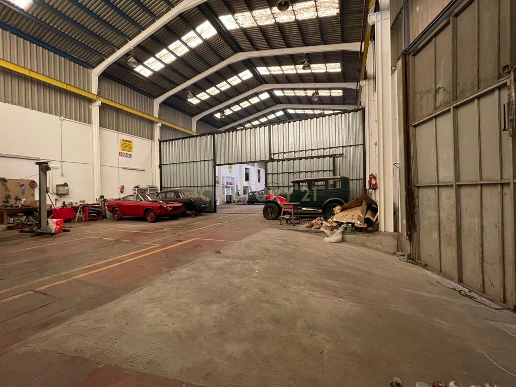 Edifício industrial para venda em Málaga - 878 m², escritórios, ponte rolante e vários acessos - Image 21