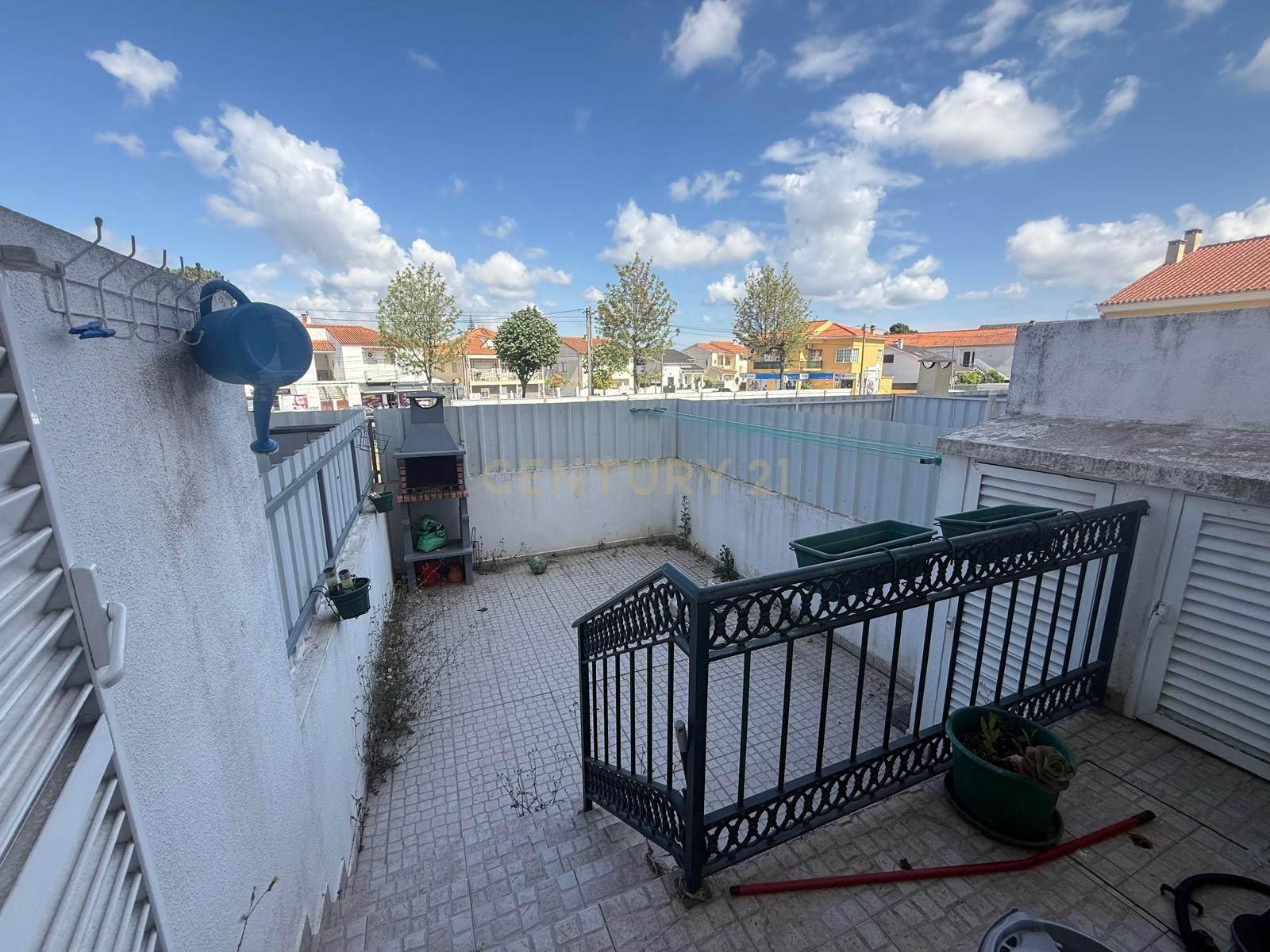 Quinta do Conde - Moradia em Banda 4 assoalhadas para arrendamento - Image 9