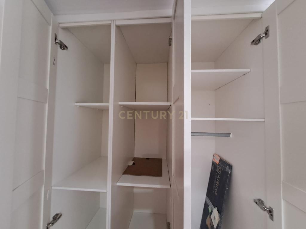 T2 Totalmente Remodelado em Almada | Luminosidade, Conforto e Localização Privilegiada - Image 15