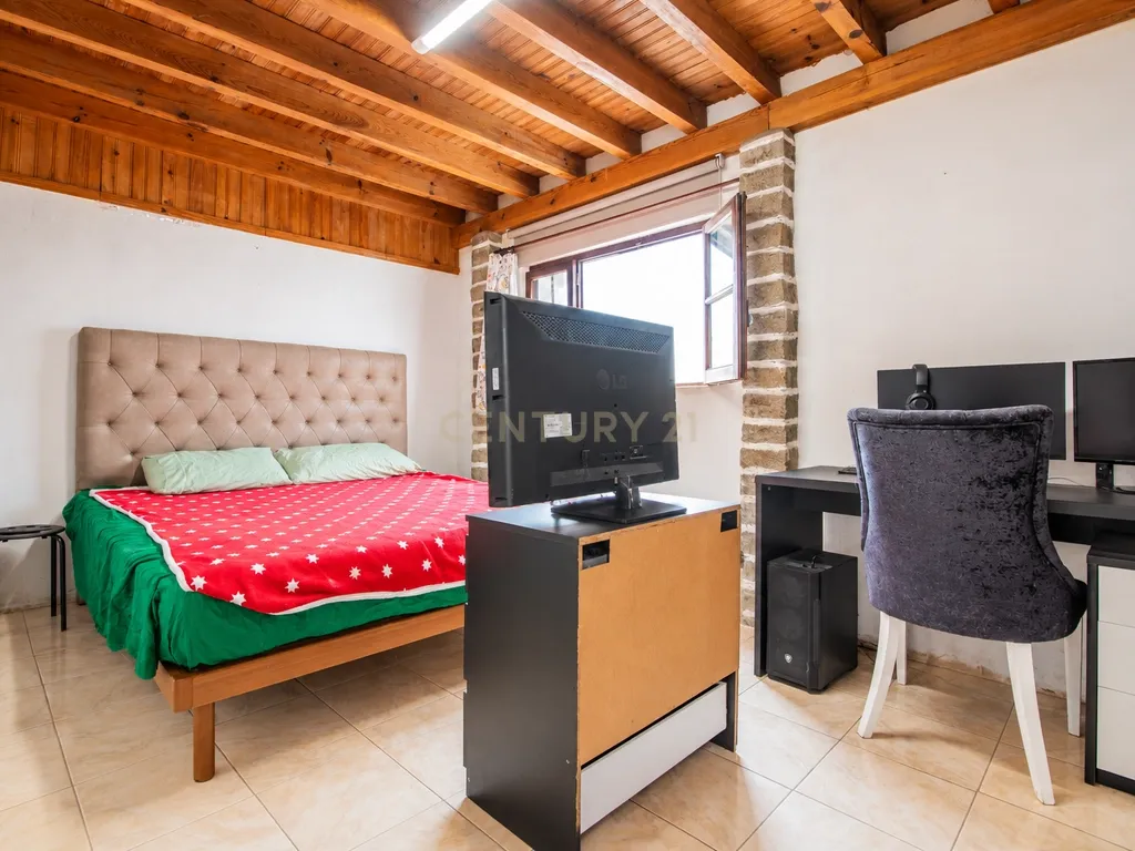 Moradia T5 com 3 suites, espaço exterior a 3 km da praia - Image 34