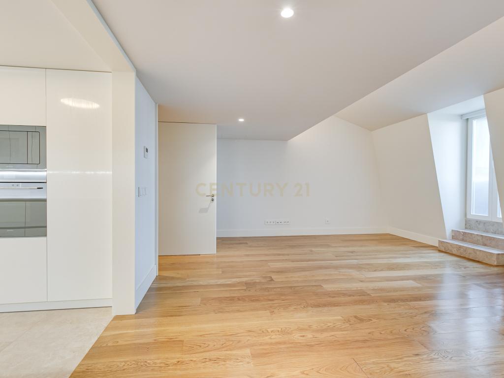 Apartamento T2+1 inserido no emblemático Edifício "Alegria 25". - Image 7
