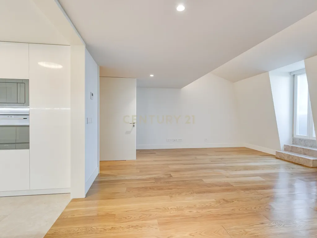 Apartamento T2+1 inserido no emblemático Edifício "Alegria 25". - Image 7