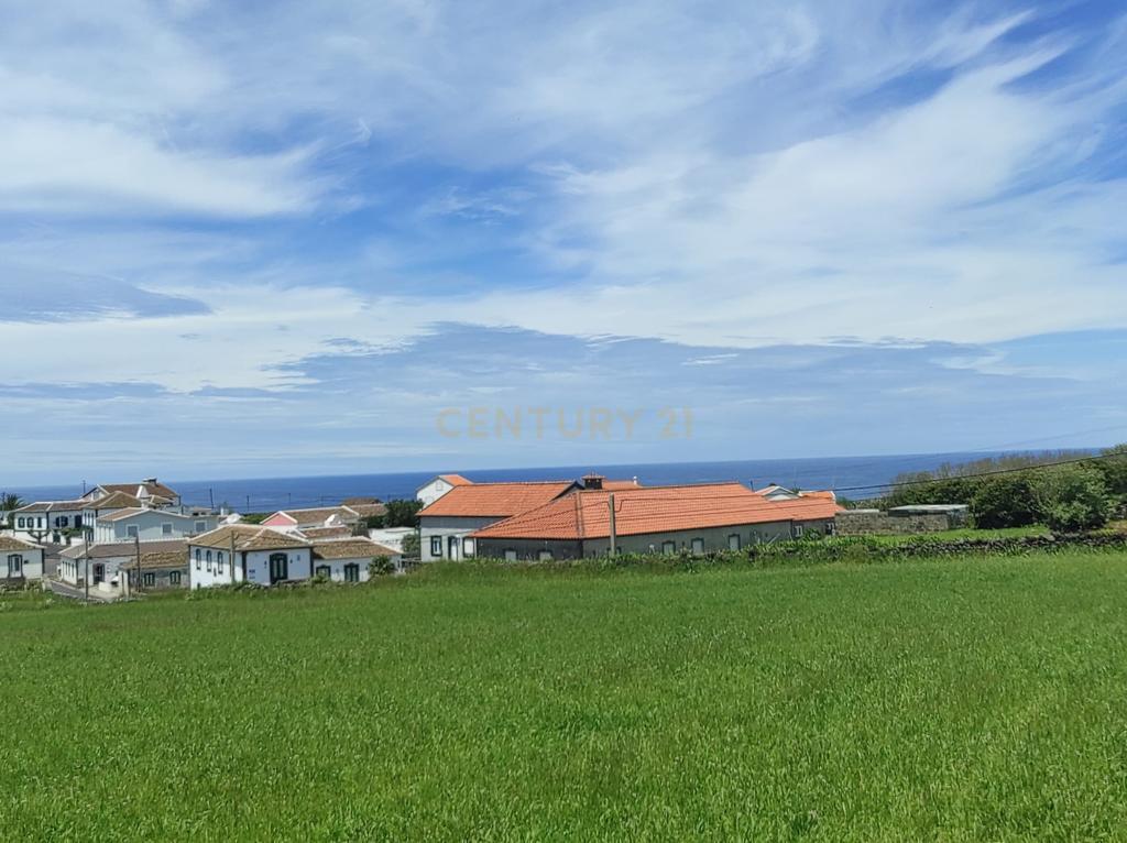 Terreno com vista para o mar localizado nas Lajes-Praia da Vitória-Ilha Terceira-Açores - Image 1