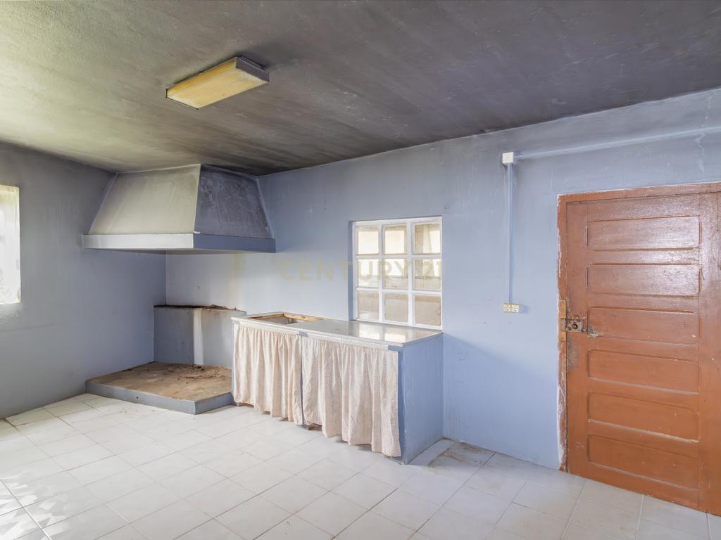 Moradia Isolada T3 em Arrimal, Porto de Mós – Com Terreno, Garagem e Anexos - Image 6