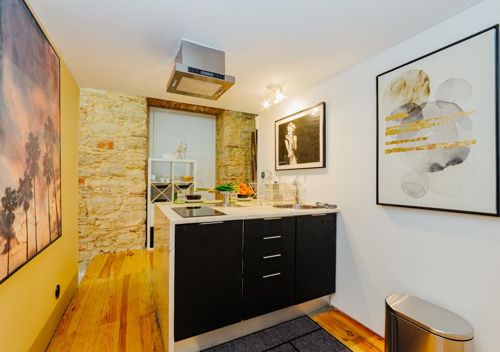 Apartamento T1 cheio Charme na Infante Santo – Conforto e Modernidade - Image 10