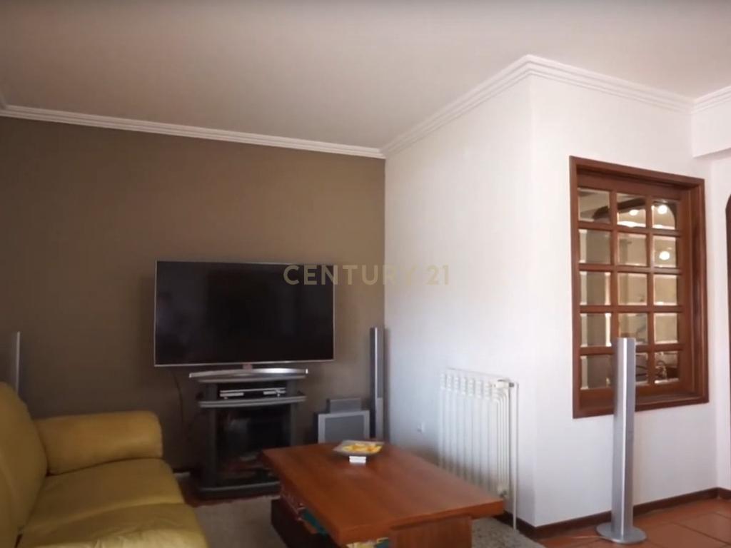 Moradia T4 com piscina - Image 2