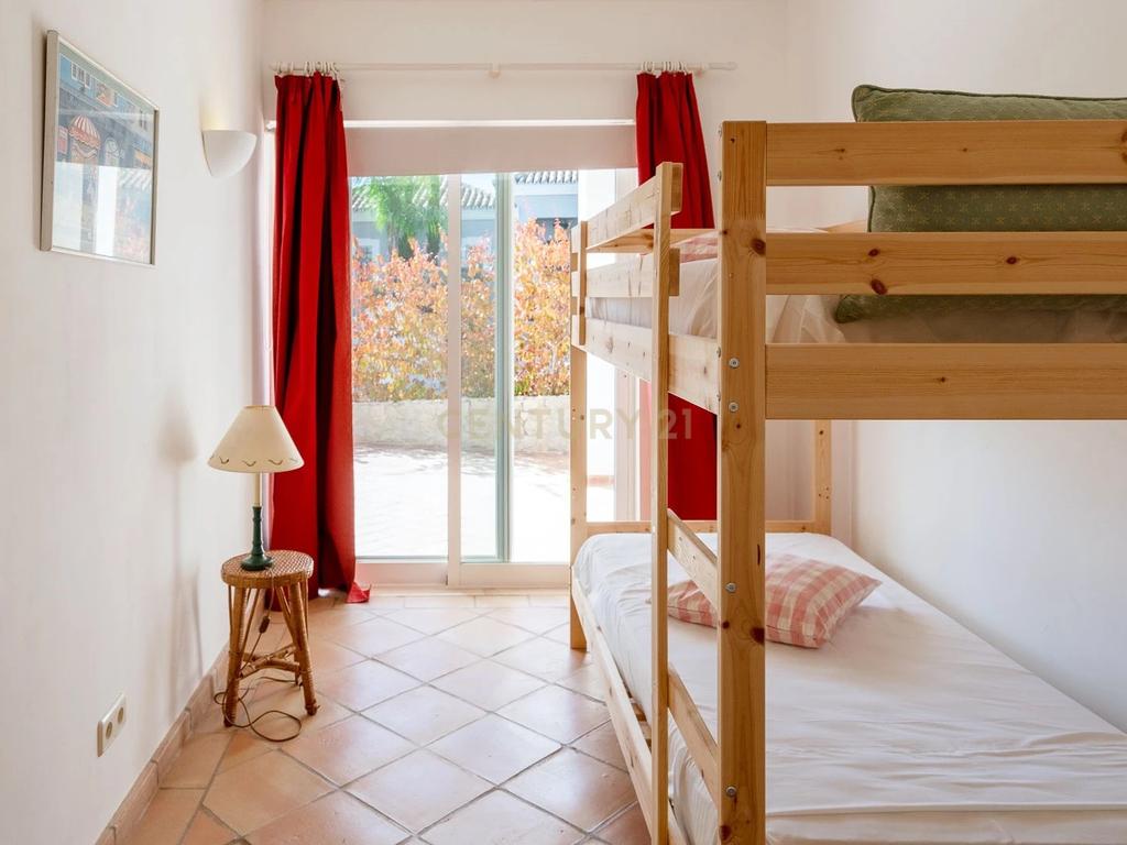 Moradia de Luxo na Quinta do Lago | 4 Quartos e 4 Casas de Banho ! Elegância, Exclusividade e Vista Mar! - Image 12