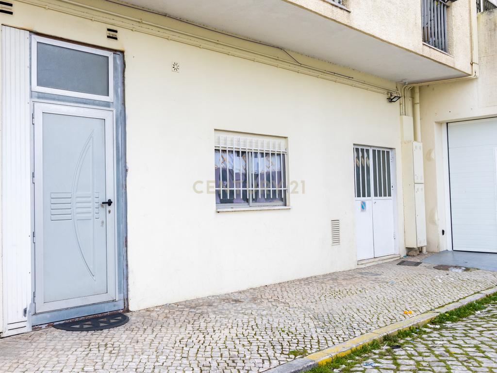 Loja com 86 m2 situada na cidade da Marinha Grande - Image 14