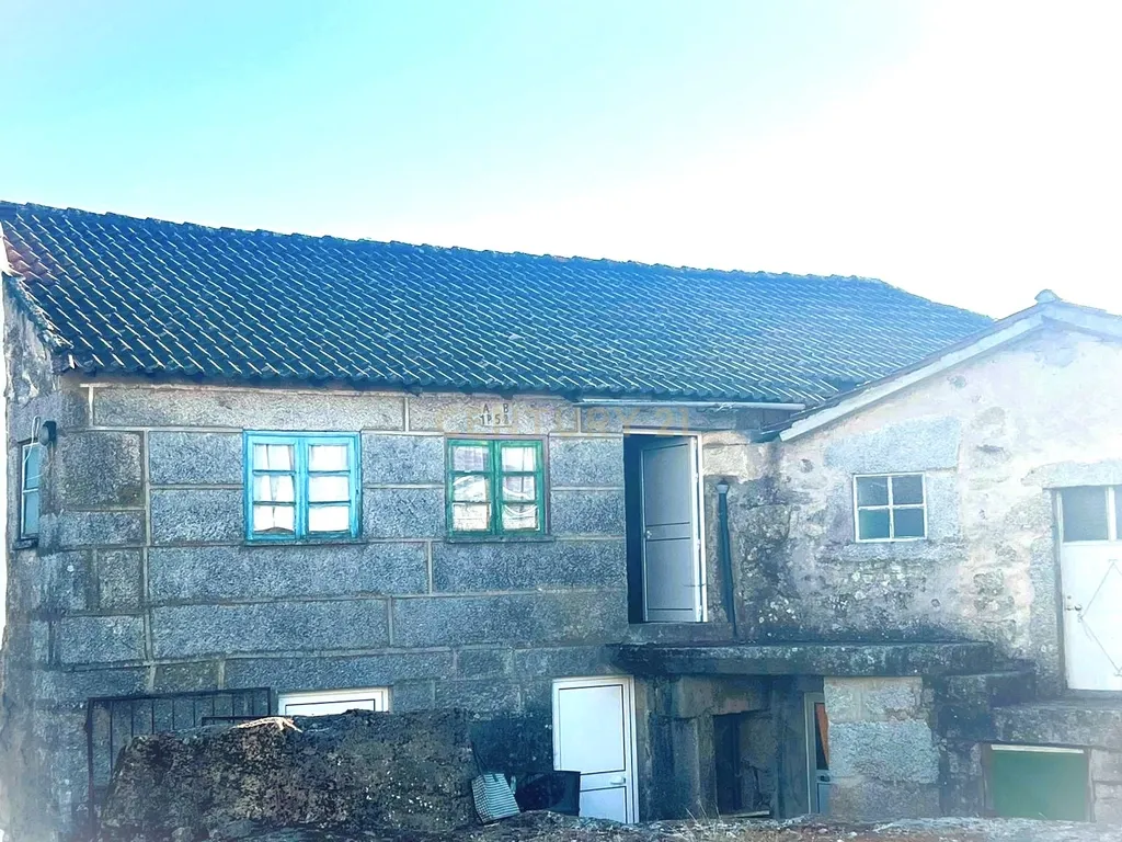 Moradia de granito em Granja do Paiva para reconstrução - Image 4