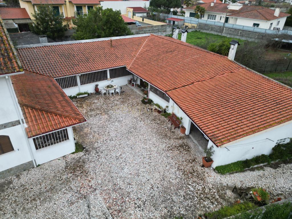 Moradia Espaçosa e Versátil na Marinha Grande - Image 6