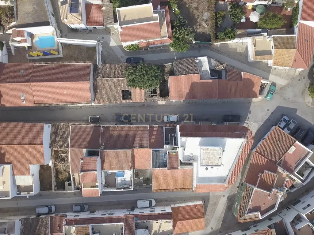 Moradia para reabilitação urbana no centro de Lagoa - Image 6