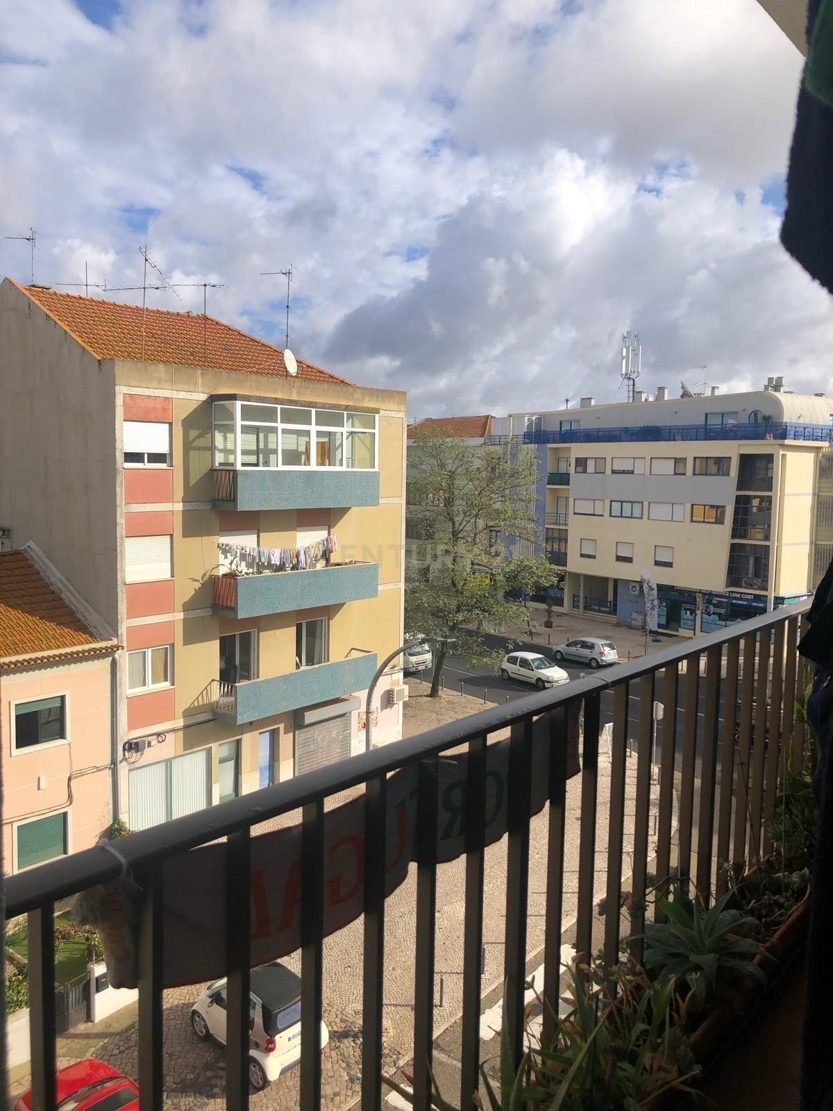 Apartamento T3 no Bairro Afonso Costa - Centro de Setúbal - Image 5