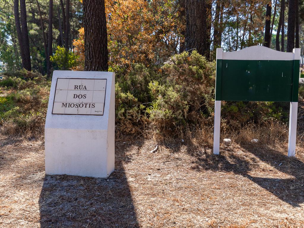 Terreno para Moradia de Luxo com Piscina e Jardim na Herdade da Aroreira - Image 11