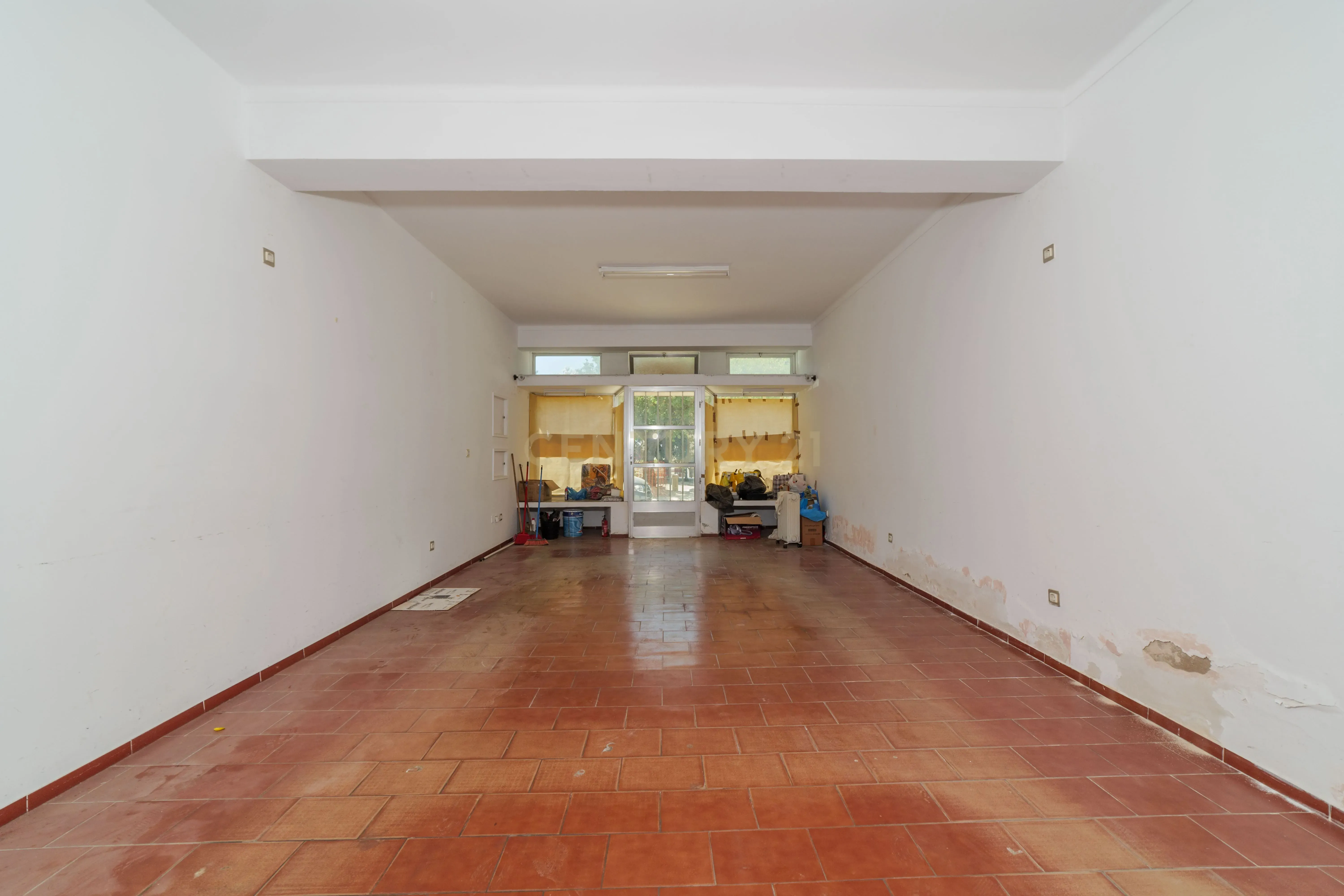 Moradia T3 com Espaço Comercial no Centro de Tavira – Largo de São Brás - Image 7