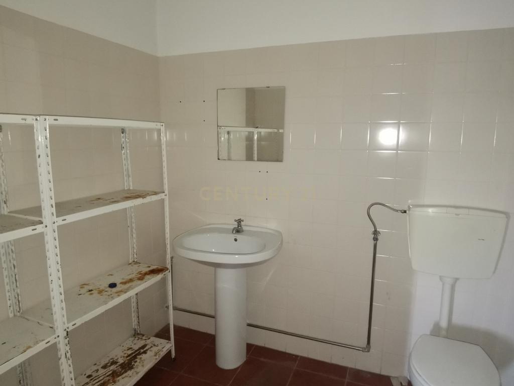 Armazém para venda no Carregado, com rendimento - Image 17
