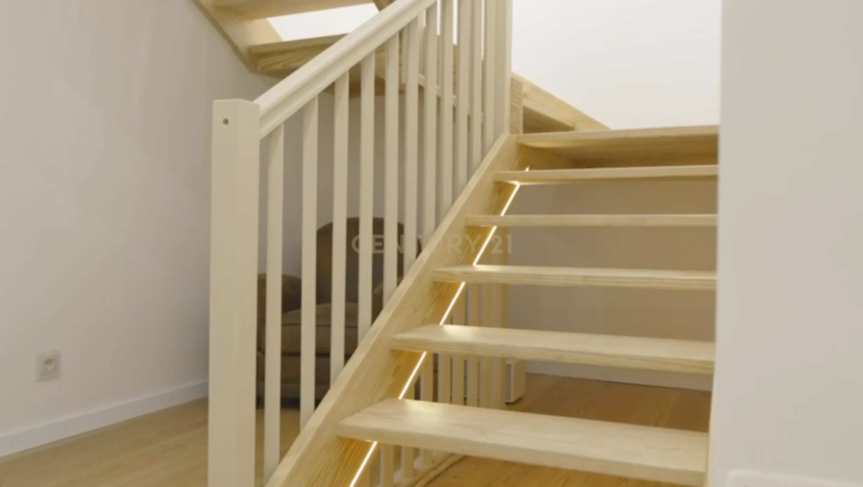 Apartamento T3 Duplex de luxo na Estrela, Lapa em Lisboa - Image 9