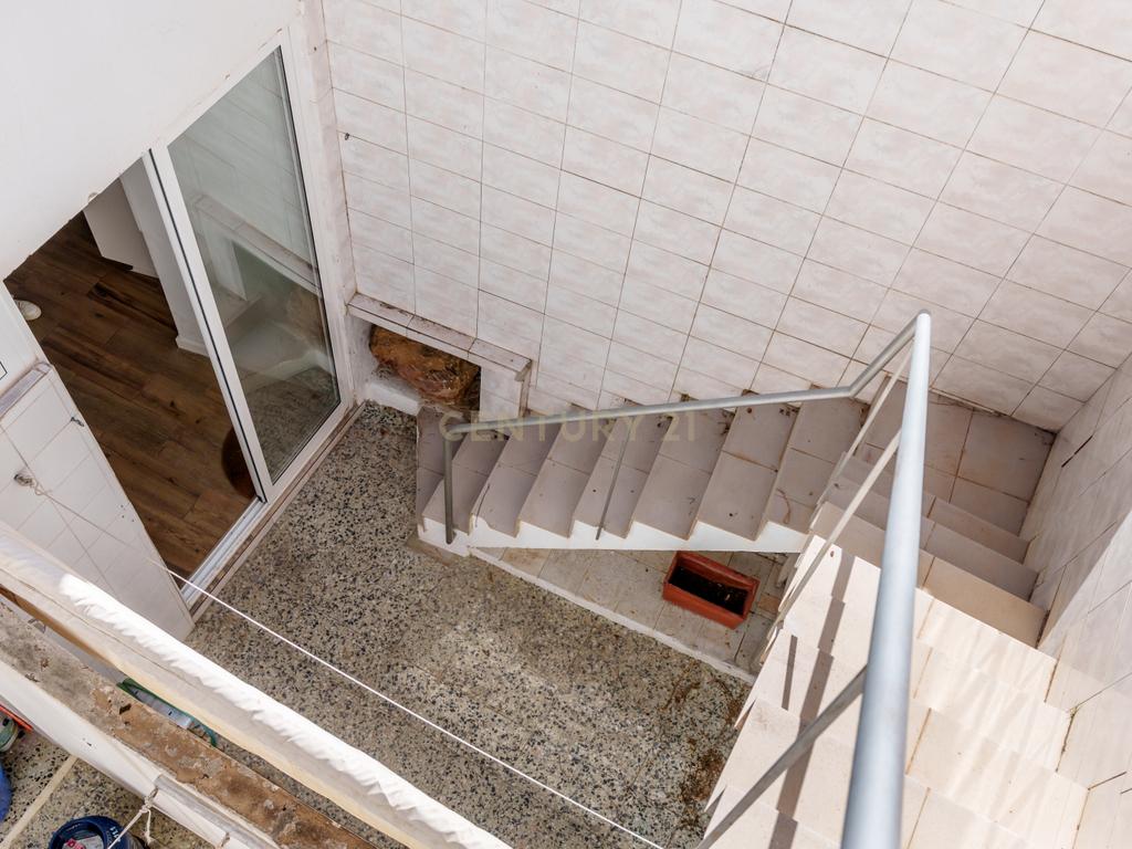 T2 renovado com varanda e terraço no Centro Histórico de Silves - Image 8