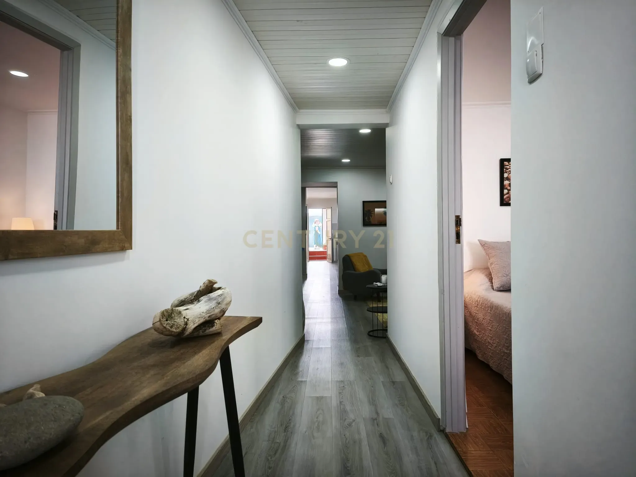 Moradia T2 no Centro da Ribeira Grande – Localização Privilegiada - Image 2