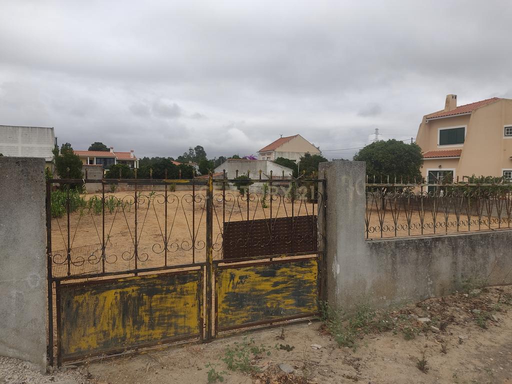 Terreno para 2 Moradias Geminadas|| Projeto Ideal para Construtores na Quinta das Laranjeiras - Fernão Ferro  - Image 5