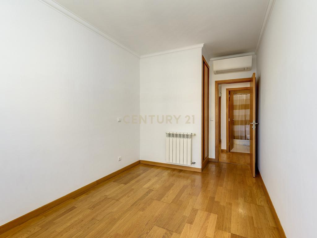 Apartamento T3+Box em Telheiras – Rua Fernando Lopes Graça - Lisboa - Image 16