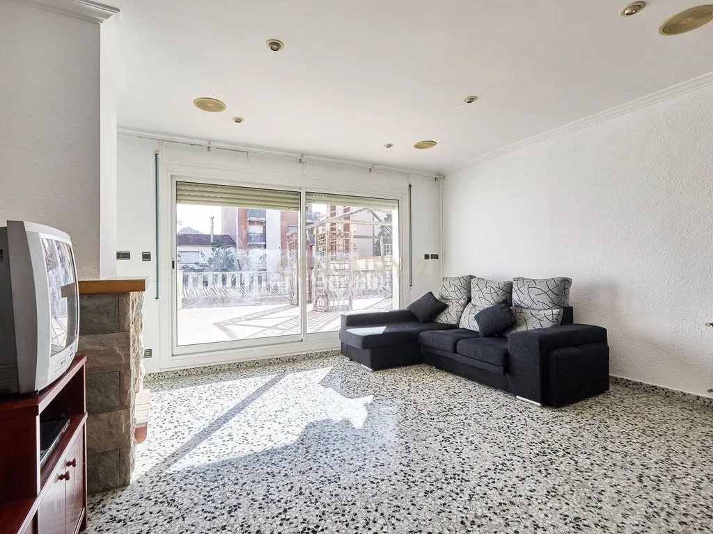 Apartamento em Montcada i Reixac, Barcelona - 3 Quartos - Image 1