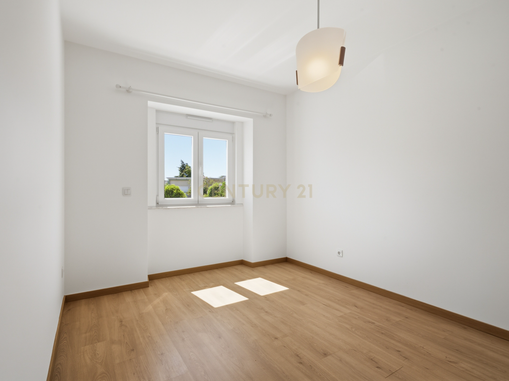 Moradia T4 Térrea Remodelada no Centro de Mafra | Privacidade, Conforto e Qualidade de Vida - Image 20