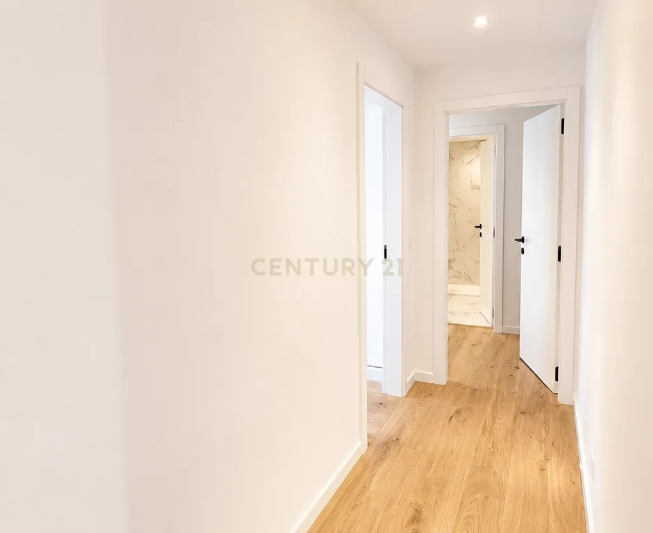 Apartamento T3 como novo centro de Cascais e com vista mar - Image 11