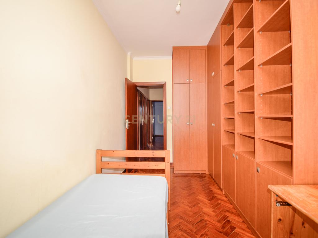 Apartamento T3 à Venda – Odivelas, Rua de Serpa Pinto | Junto ao Metro - Image 14