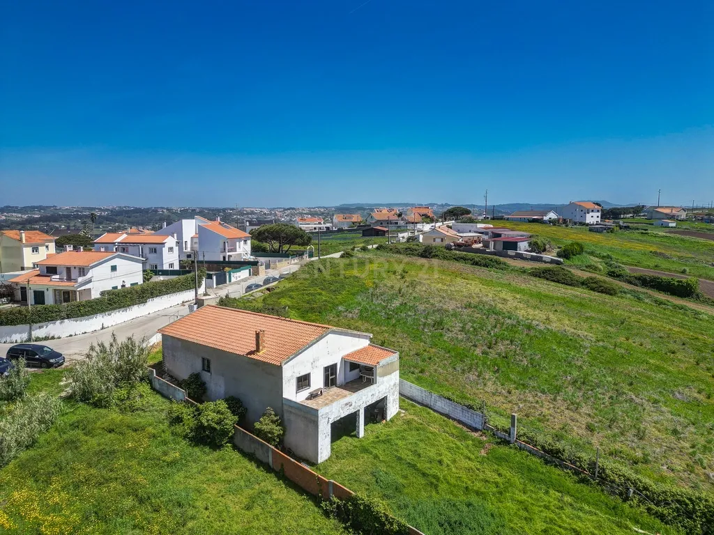 Moradia com Terreno Amplo e Vista Mar na Carvoeira - Image 44