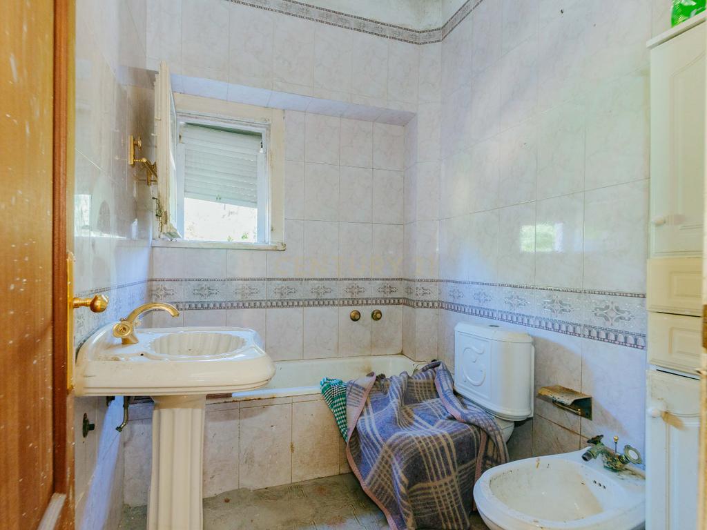 Apartamento T3 para Remodelação com Terraço | Alvito | Lisboa - Image 16