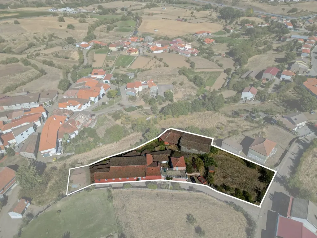 Espetacular Moradia em Rebordãos, Bragança - 8 Quartos - Image 35