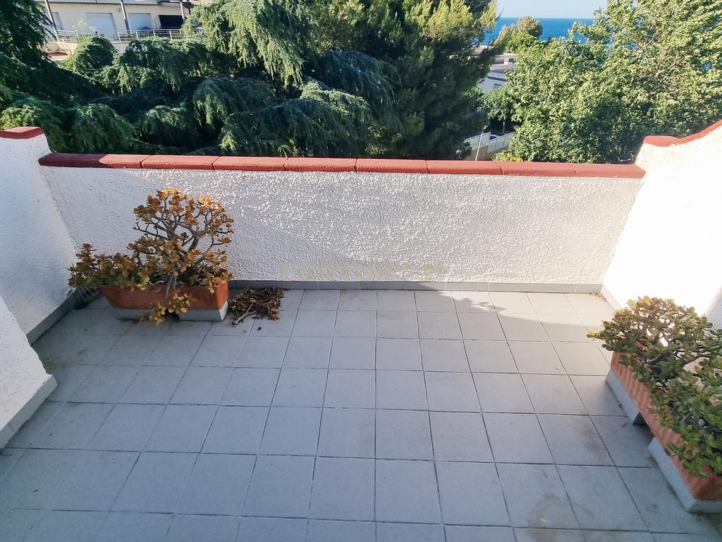 Viva o estilo de vida mediterrânico nesta casa com jardim e vista para o mar em Llançà - Image 26