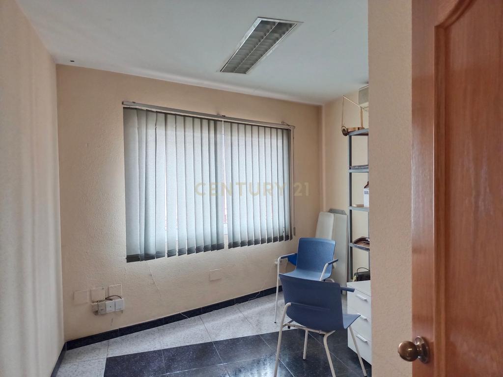 Edifício industrial para venda em Málaga - 878 m², escritórios, ponte rolante e vários acessos - Image 10